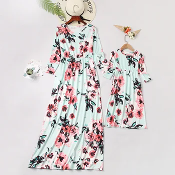 Ģimenes Atbilstošas Drēbes 2021. Gada Pavasarī Mamma un Meita Kleitas ar garām Piedurknēm O kakla Beachwear Ģimenes Saskaņojot Tērpiem Vestido Drēbes