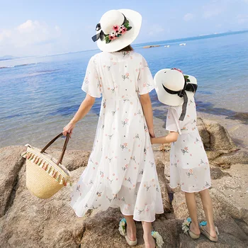 Māte meitu beach puķu princese kleitas, kāzu drēbes baltas bohēmijas mežģīnes stila māmiņa un man kleitas, piemēram, māsa