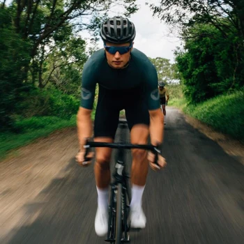 2020Ropa ciclismo Pro komandas īsām piedurknēm Jersey) Vasaras zaļo ceļu velosipēds izjādes apģērbu Elpojošs Komanda Black riteņbraukšana Jersey