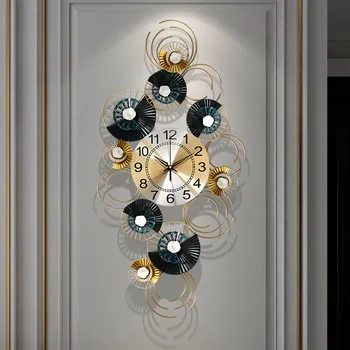 Mūsdienu gaismas luksusa metāla sienas pulkstenis dzīvojamā istabā klusums modes dekoratīvs pulkstenis personalizētu un radošo dzelzs sienas pulkstenis