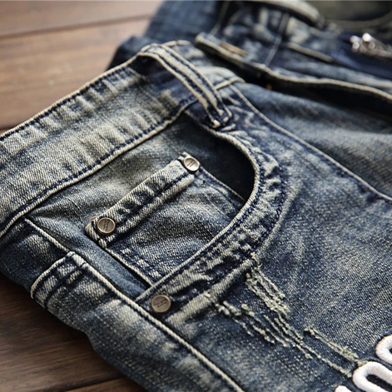 Sokotoo Vīriešu vintage rāvējslēdzēji plāksteris ripped džinsi Slim taisni vēstules rokdarbu raibs noskumuši džinsa bikses