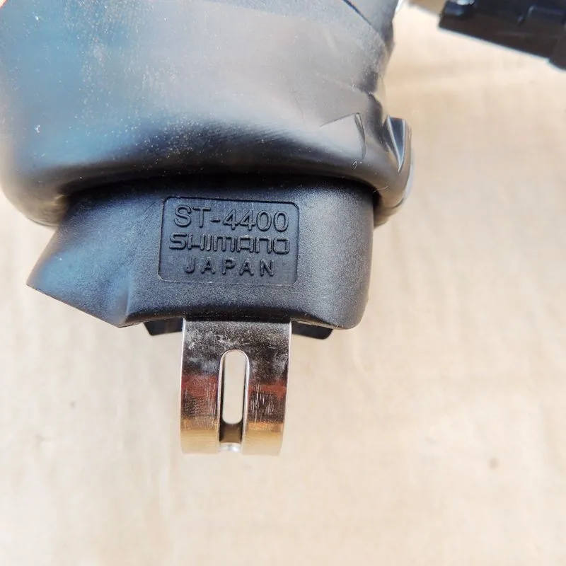 Japānas oriģinālā ST-4400 tiesības tikai tad, 9 speed bremzes svira, kontroles dip tiesības sviru priekšējo pārslēdzēju road bike shift