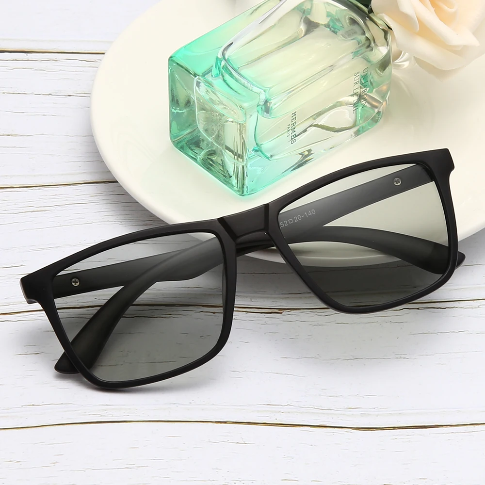 LongKeeper Polarizētās Photochromic Vīriešu Saulesbrilles Laukumā Sievietēm Mainīt Krāsu, Saules Brilles Classic UV400 Braukšanas Briļļu oculos
