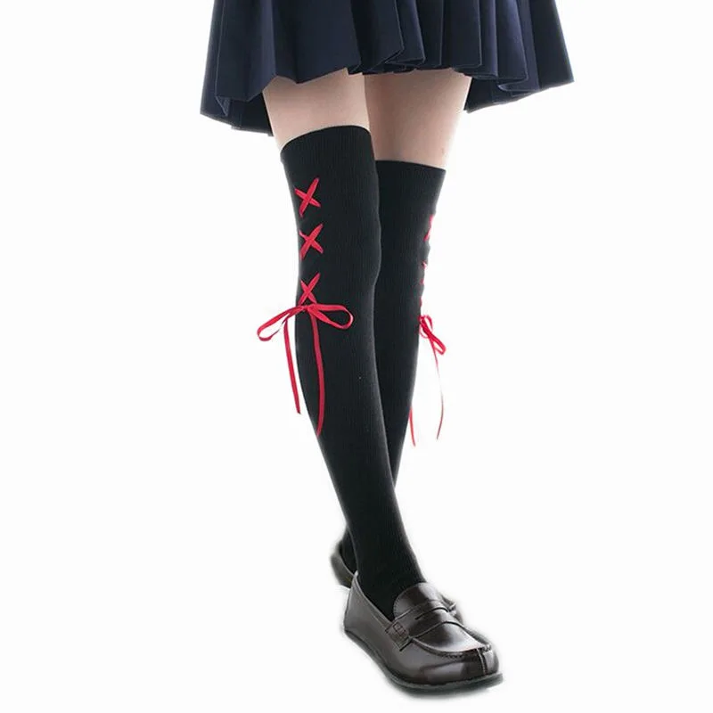 Sieviešu Lolita Zeķes Pavasarim Japāņu Stulpiņi Kawaii anime meitene zeķes, melna Balta, Pār Ceļgalu ganāmpulka krusta lentes zeķes cosplay