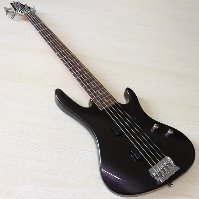 Spīdumu 5 stīgu, elektriskās basa ģitāra, cietā basswood ķermeņa 43 collu basa ģitāra ar Kanādas kļavas kaklu ar kādu trūkumu, violeta