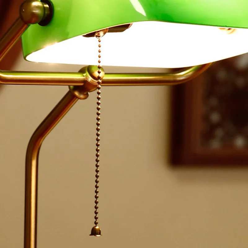 Vintage Baņķieri galda lampas Tradicionālo galda apgaismes armatūru zaļa stikla ēnā koksnes bāzes Tabulas Biroja Galda Lampa E27 AC110-240V