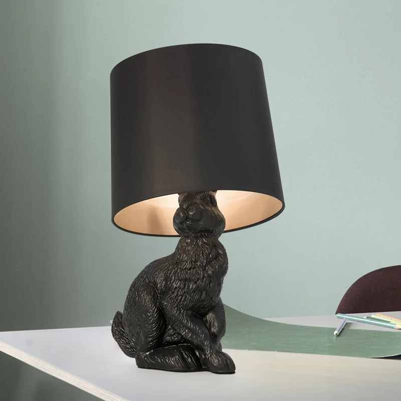 Ziemeļvalstu sveķu simulācijas dzīvnieku pētījumu, lasīšanas lampas radošo trušu lampas guļamistabas gultas galda lampa ZP5141100