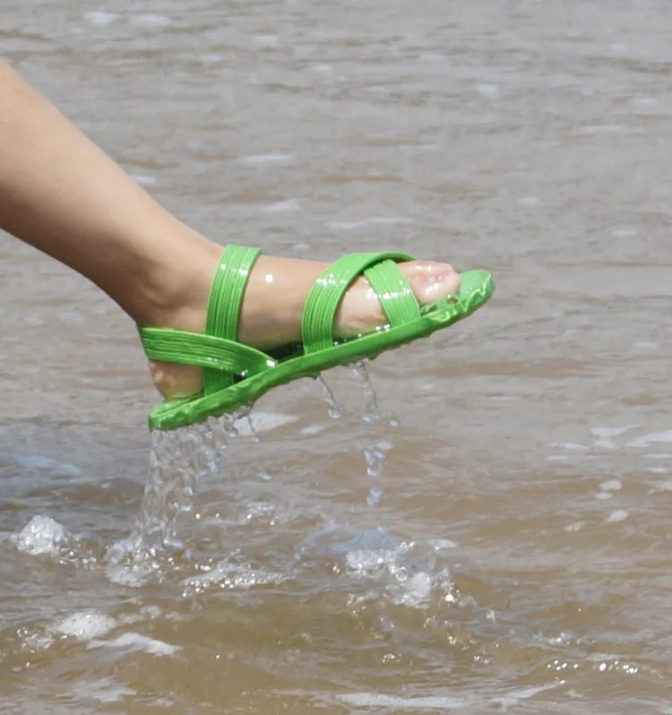 SWYIVY sieviešu sandales gumijas dzīvokļi 2018 brīvdienu pludmales apavus DIY konfektes krāsu ikdienas apavi ērti apavi jelly kurpes 43