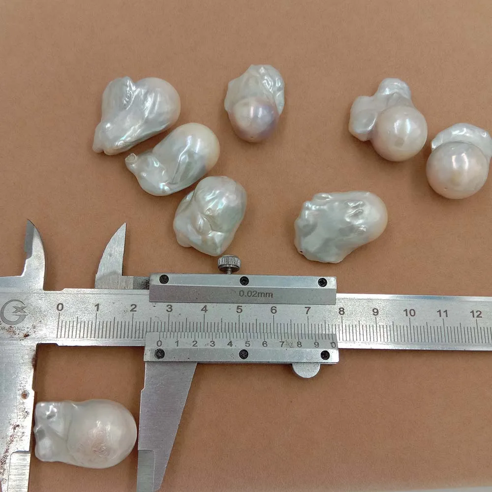 BEZMAKSAS PIEGĀDE, Dabas saldūdens zaudēt pērle ar baroka formas, kas ir LIELĀKĀ BAROKA formas pērle ar pilnībā caurumu izurbj, 25 līdz 33 MM